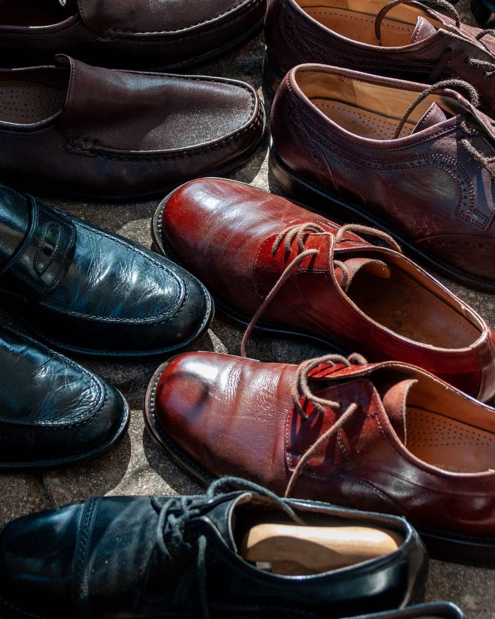 A row of men’s leather shoes