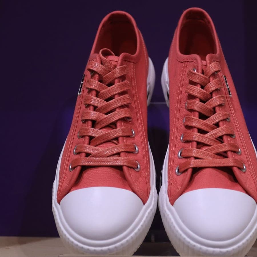 Casual sneakers
